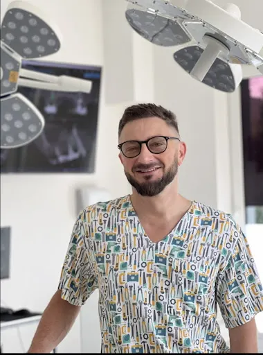 Dr n. med. Artur Wituła - chirurg szczękowo-twarzowy